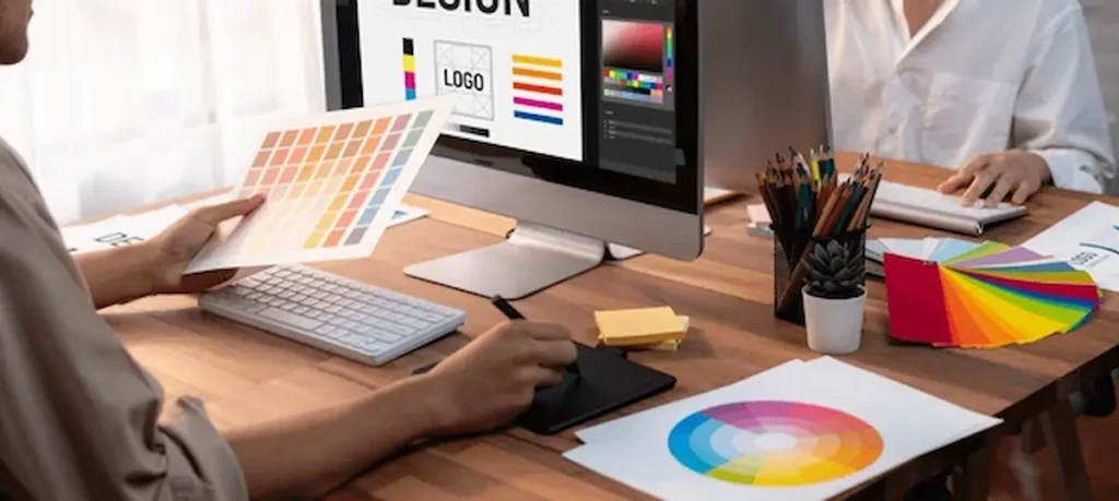 jovenes diseñando top10 agencias de diseño grafico