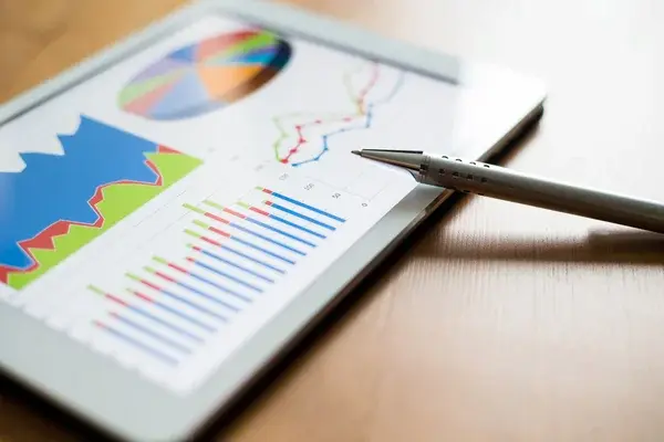 El análisis de datos facilita la comunicación con los clientes.