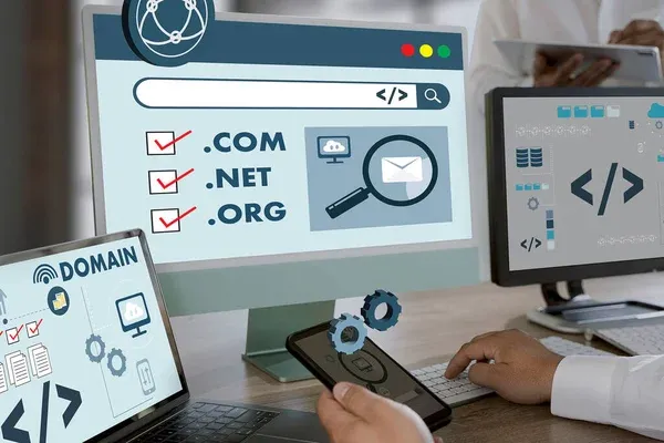 registro de dominios web en computadora