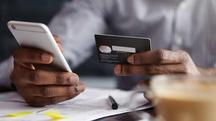 Persona comprando online