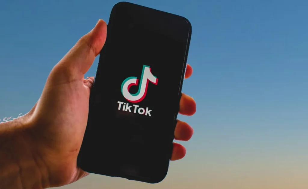 Celular con tiktok