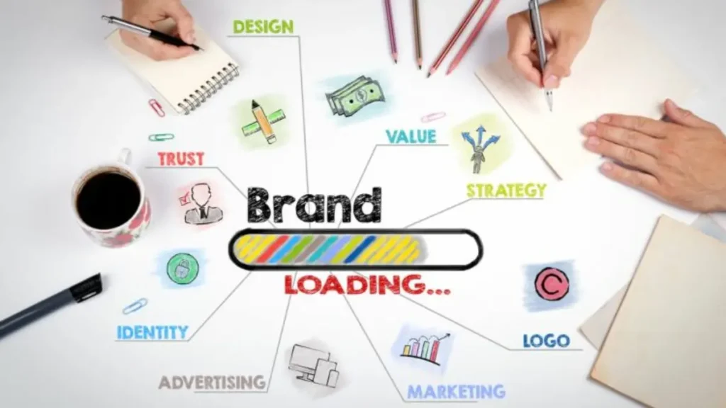 personas escribiendo qué es el branding con dibujos