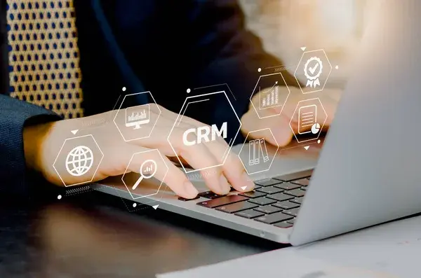 qué es un CRM en una laptop