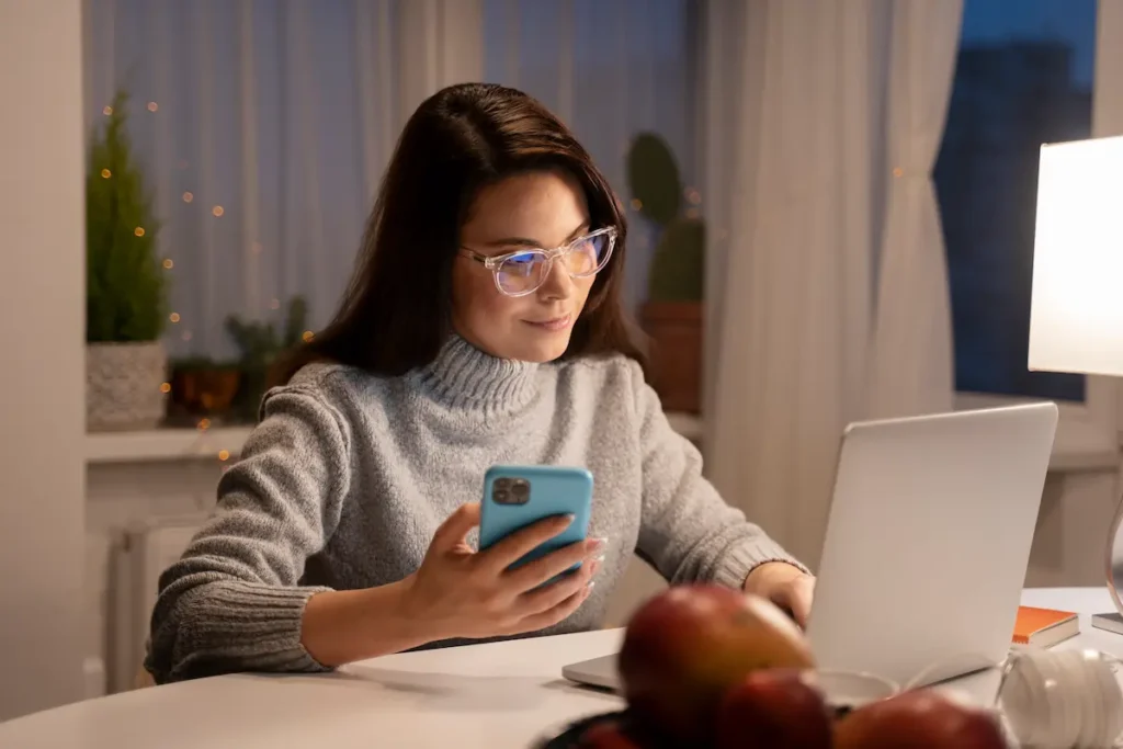 Cómo las búsquedas y los hábitos digitales influyen en la toma de decisiones