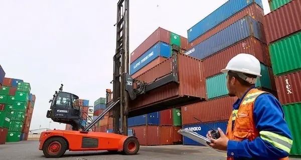 Proceso operativo del transbordo aduanero en el transporte marítimo