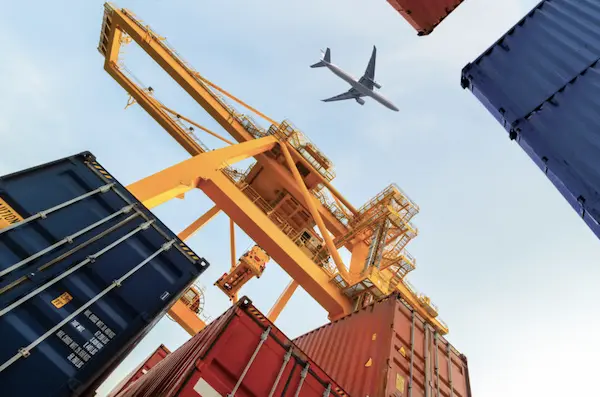 Transbordo aduanero como ventaja competitiva en el comercio internacional