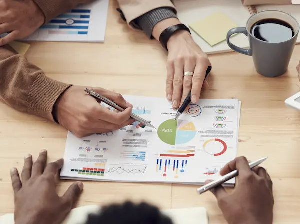 Estrategias de marketing digital para impulsar el crecimiento empresarial, optimizando la visibilidad y atrayendo clientes.