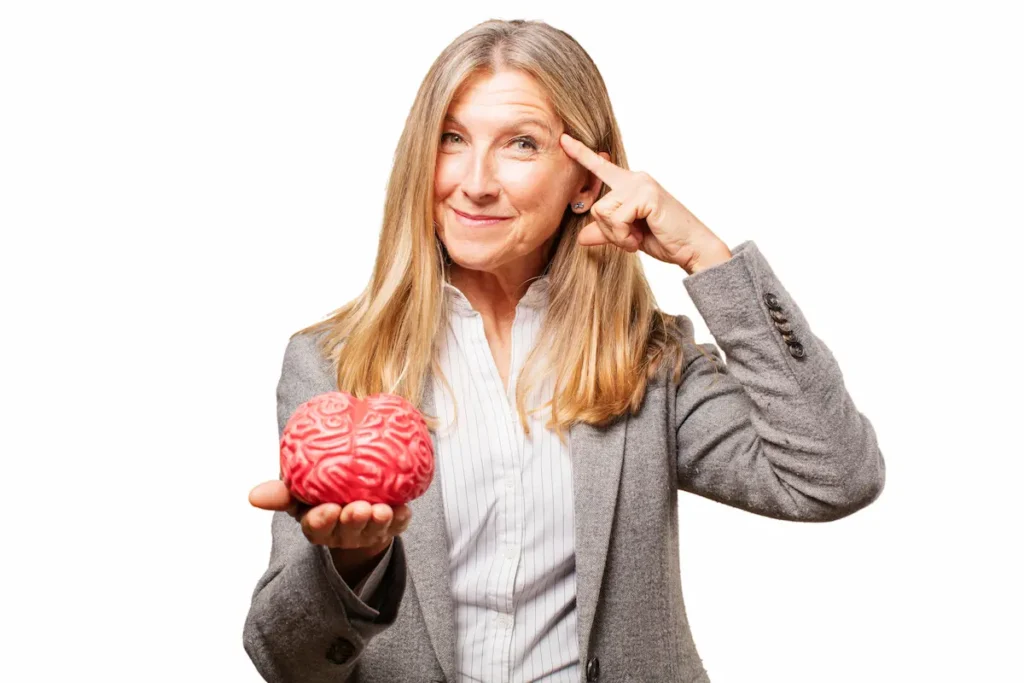 Mujer analizando decisión de compra como ejemplo de neuroventas digitales en ventas online