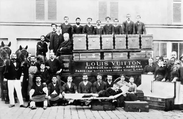 Louis Vuitton historia del primer taller de equipaje fundado en París en 1854