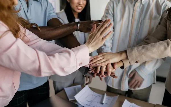 Relaciones comerciales basadas en la confianza y el compromiso